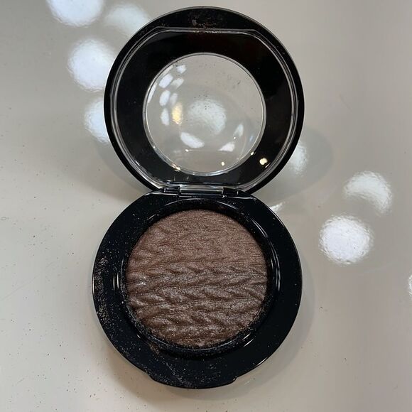 MAC EYESHADOW BUNDLE! - Picture 2 of 11